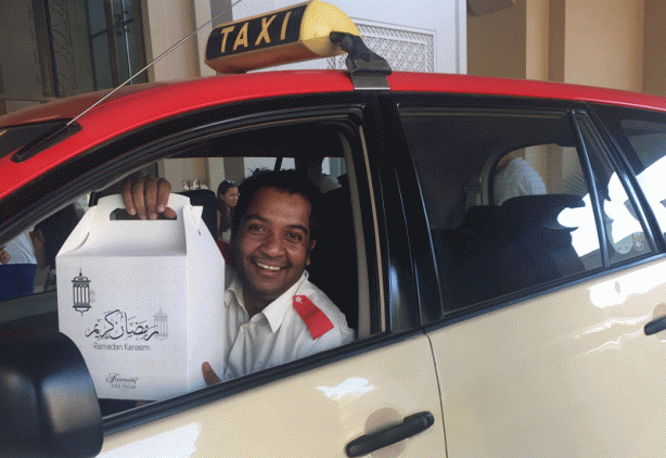 Dubai's Fairmont the Palm distributes Iftar to taxi drivers-1